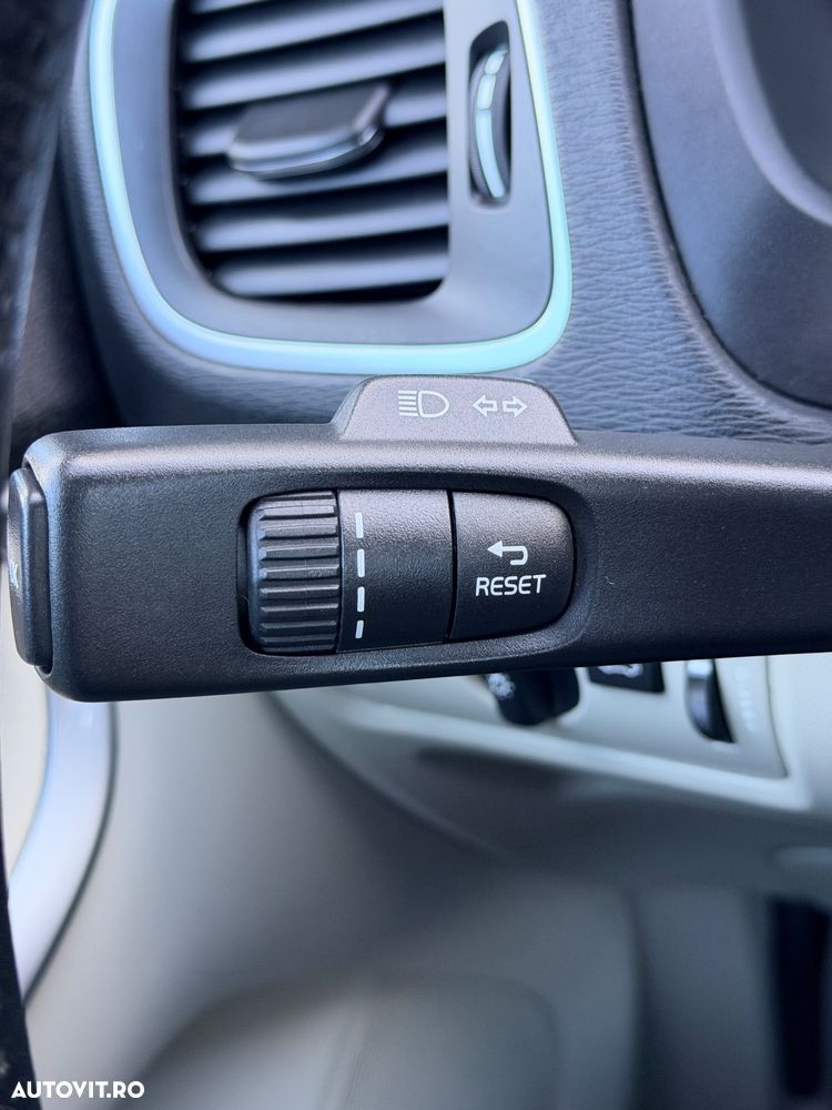 Volvo V40 D2 DRIVe Kinetic - 29