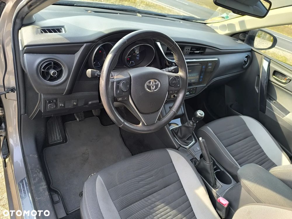 Toyota Auris 1.6 D-4D Design Edition - 19