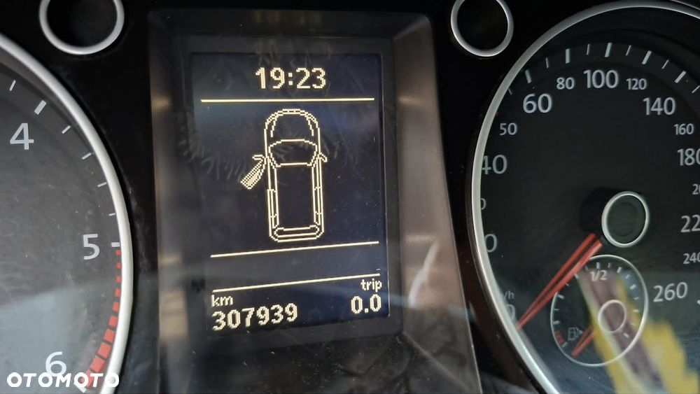 Volkswagen Passat 1.6 TDI Trendline - 15