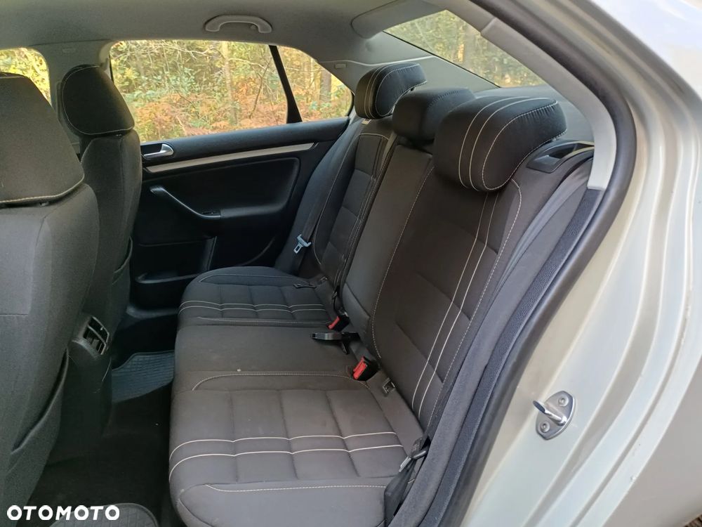 Volkswagen Jetta - 9