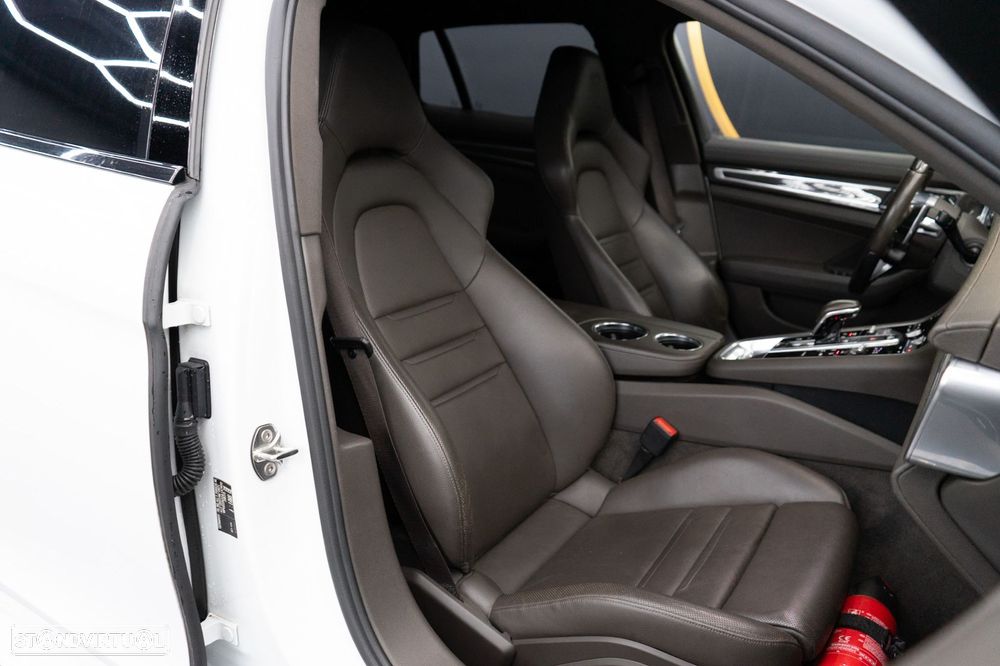 Porsche Panamera Sport Turismo 4 E-Hybrid - 46