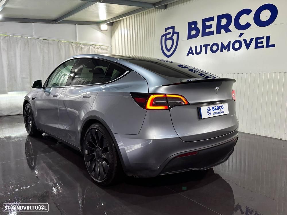 Tesla Model Y Performance Dual Motor AWD - 4