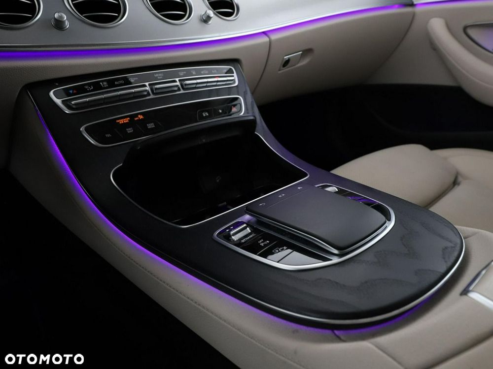 Mercedes-Benz Klasa E 300 de Avantgarde - 32