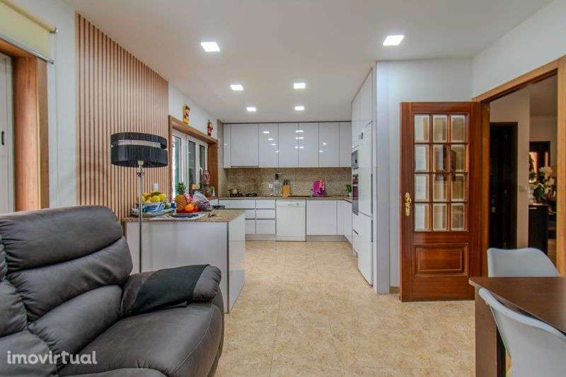 Moradia T4 de 3 frentes - Rio Tinto - Próximo ao Metro - Grande imagem: 4/11