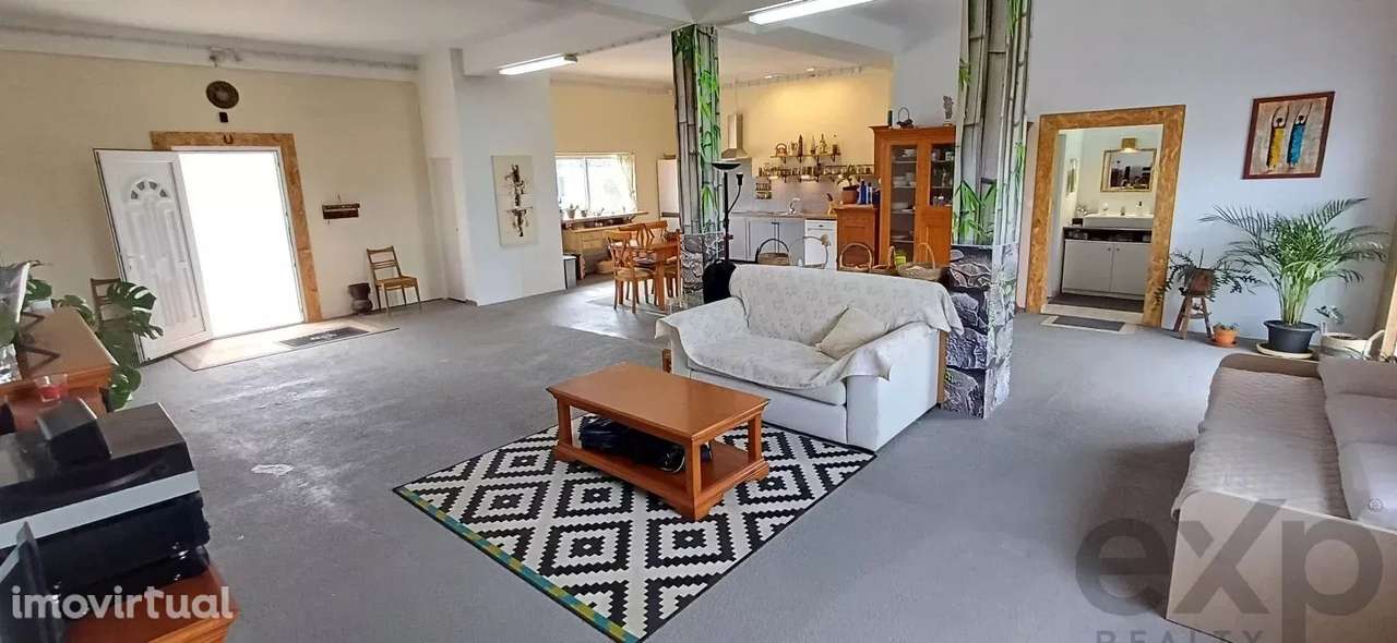 Moradia versátil a 3km de Loulé com licença de comércio e terreno - Grande imagem: 3/44