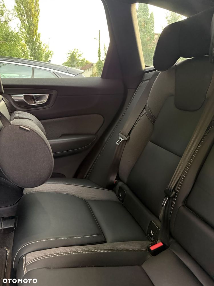 Volvo XC 60 B4 B Plus Dark - 15