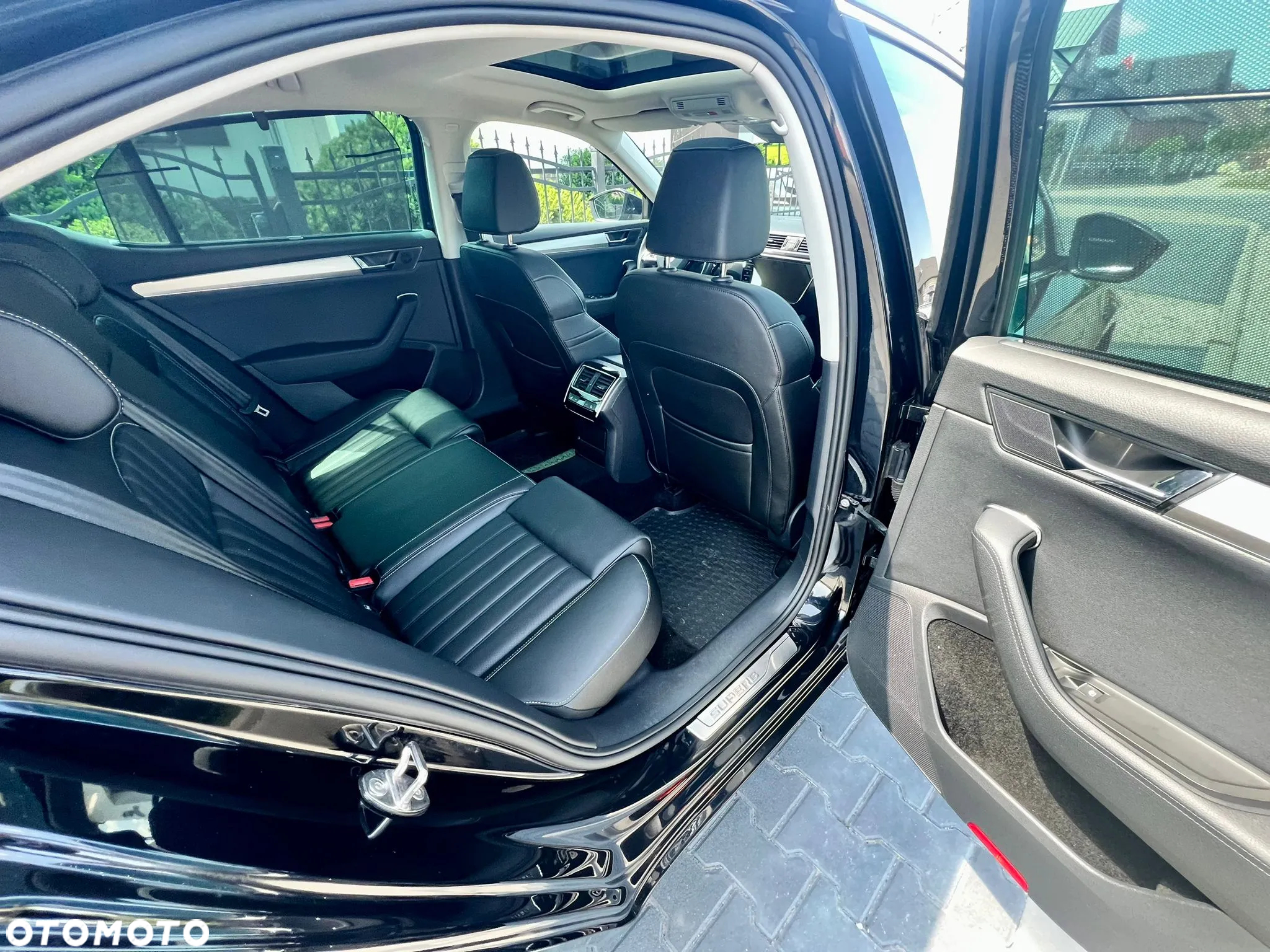 Skoda Superb 2.0 TDI L&K DSG - 33