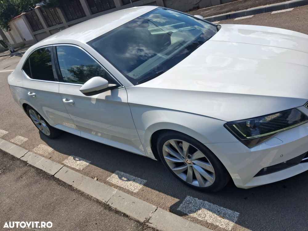 Skoda Superb 2.0 TDI Laurin & Klement - 16