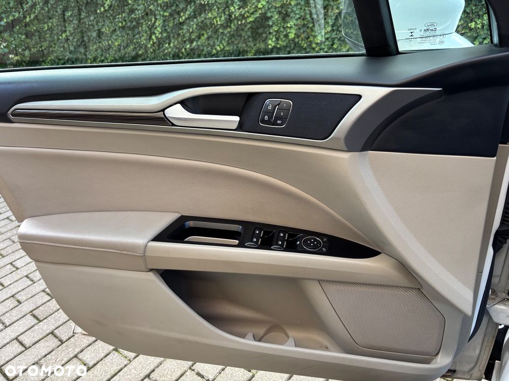 Ford Fusion 2.0 EcoBoost Titanium - 16
