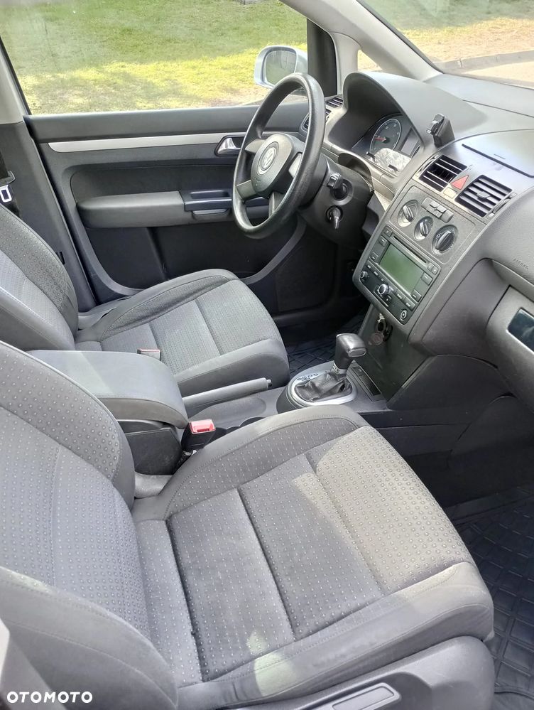 Volkswagen Touran - 11