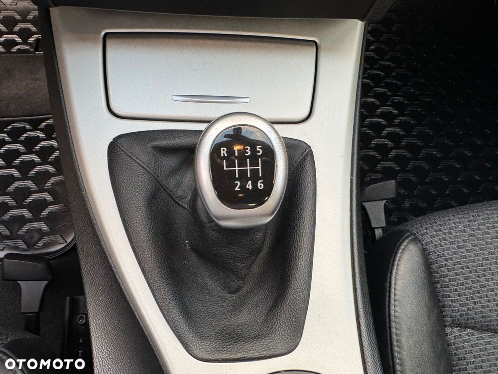 BMW Seria 3 320d - 29