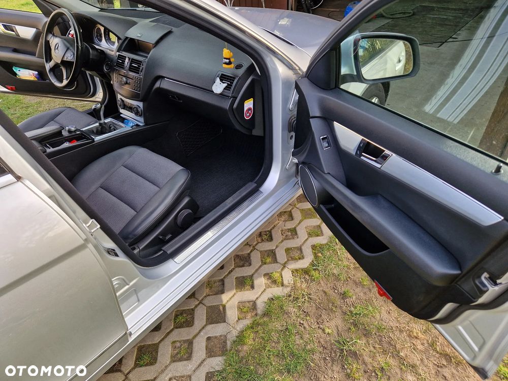 Mercedes-Benz Klasa C 220 CDI DPF Avantgarde - 16