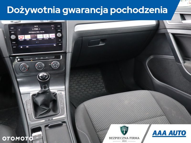 Volkswagen Golf - 10