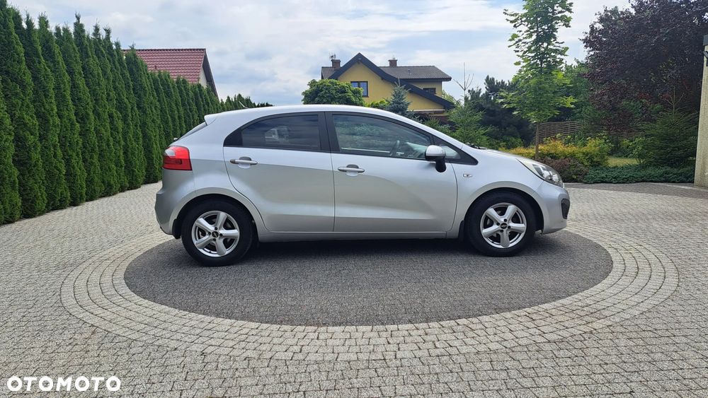 Kia Rio 1.2 Fifa World Cup Edition - 7