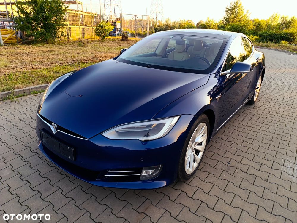 Tesla Model S - 17