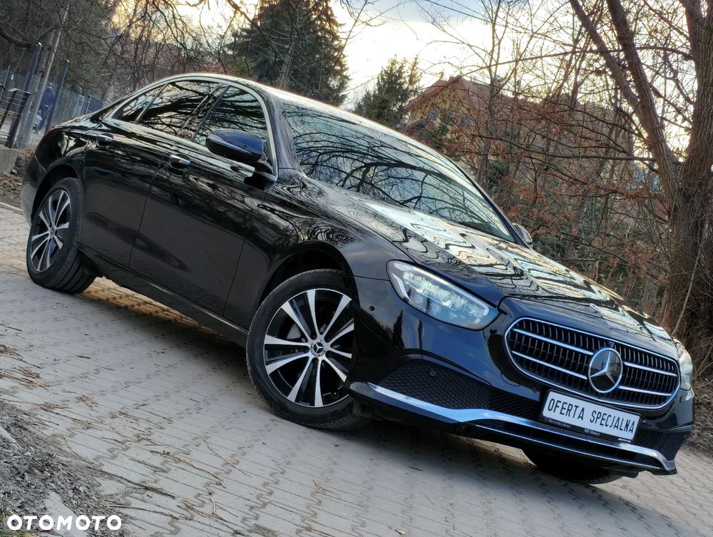 Mercedes-Benz Klasa E 300 4Matic 9G-TRONIC - 35