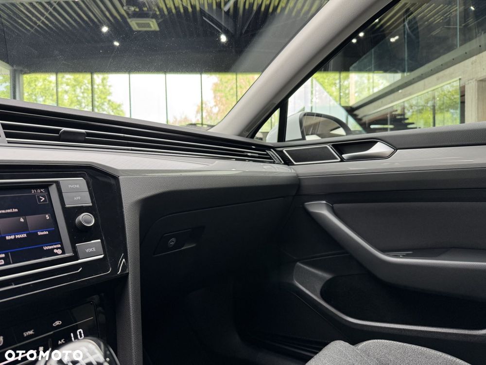 Volkswagen Passat - 26