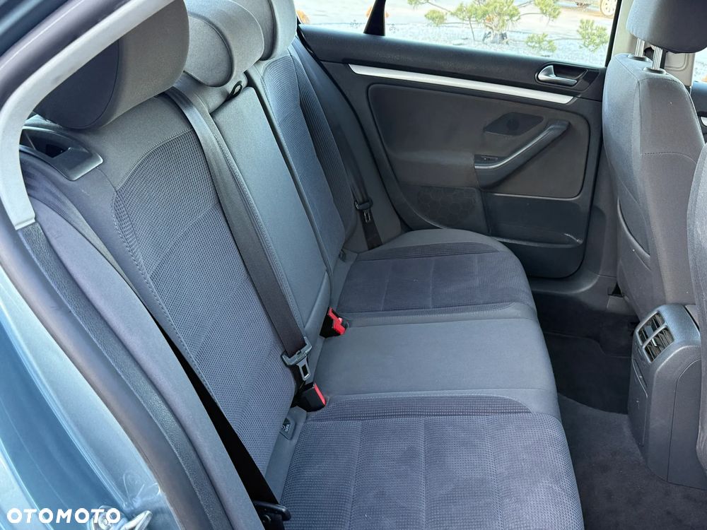 Volkswagen Jetta - 16