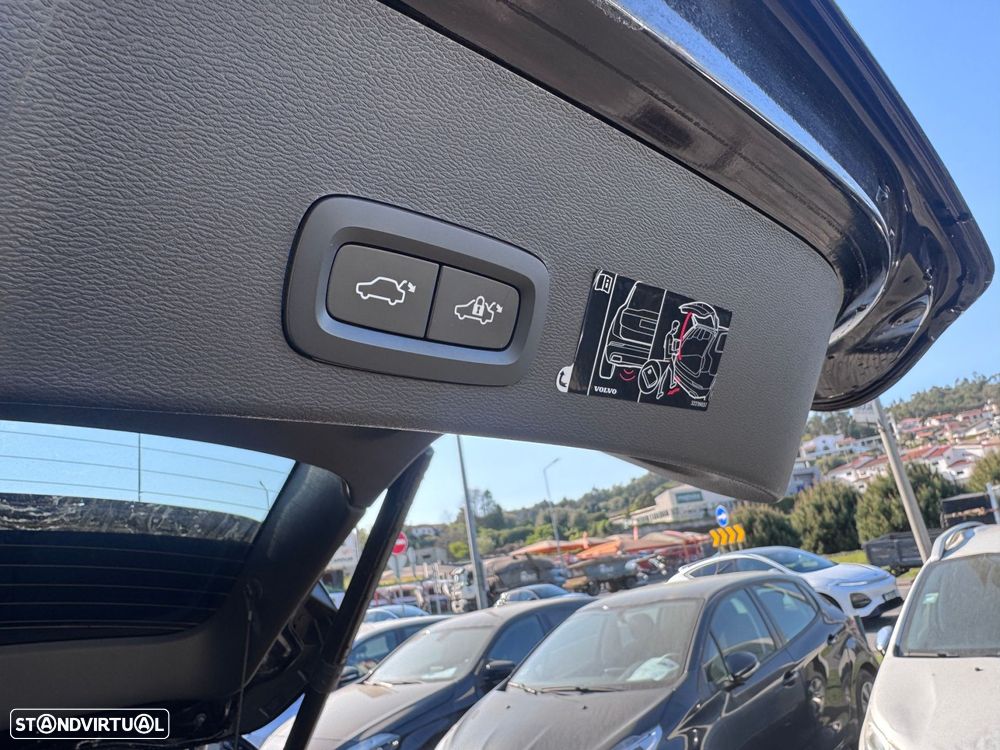 Volvo XC 40 T3 Geartronic Momentum Pro - 9