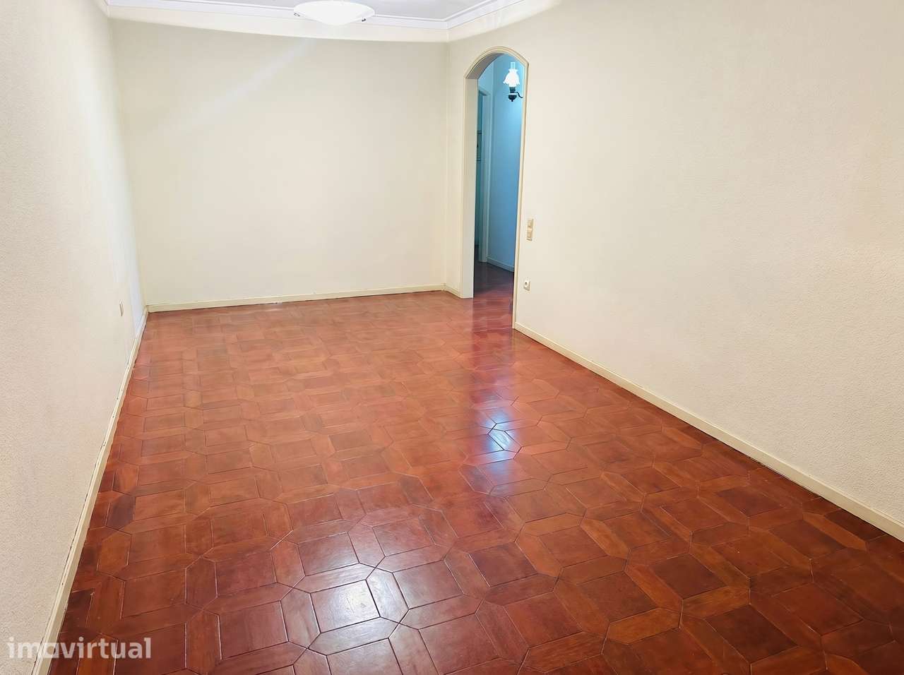 Espaçoso T2+1, mais sótão e lugar garagem no coração de Valongo - Grande imagem: 2/27