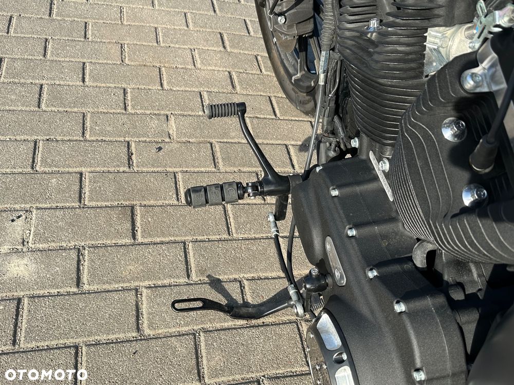 Harley-Davidson Sportster Iron 883 - 17