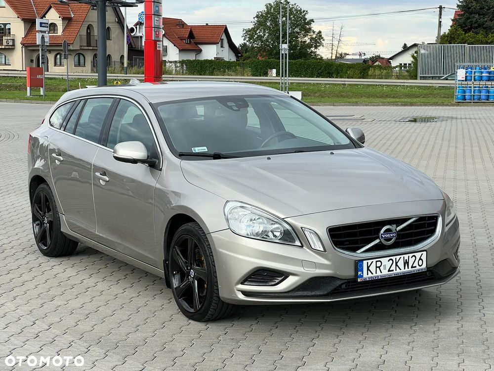 Volvo V60 D3 R-Design - 2