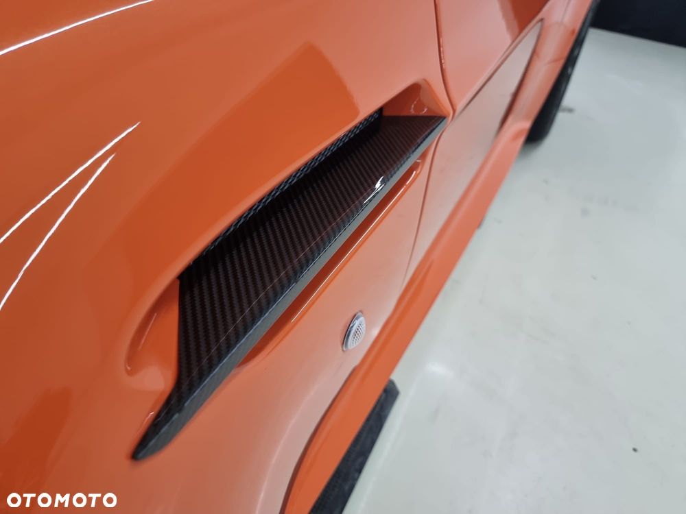 Aston Martin V12 Vantage - 11