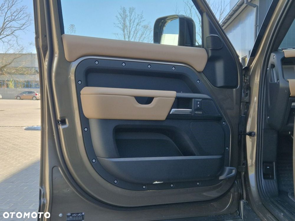Land Rover Defender 130 D350 X-Dynamic HSE - 20