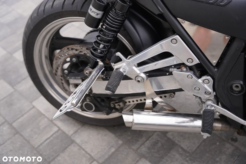 Yamaha XJR - 11