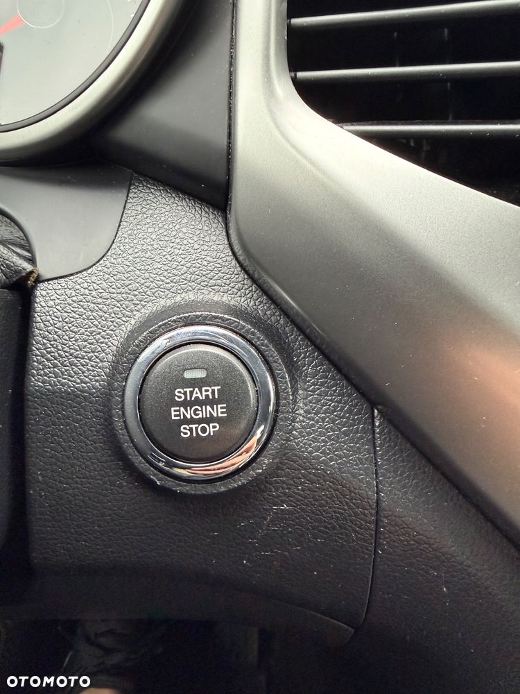 SsangYong/KGM Tivoli e-XGi 160 2WD Black+White - 25