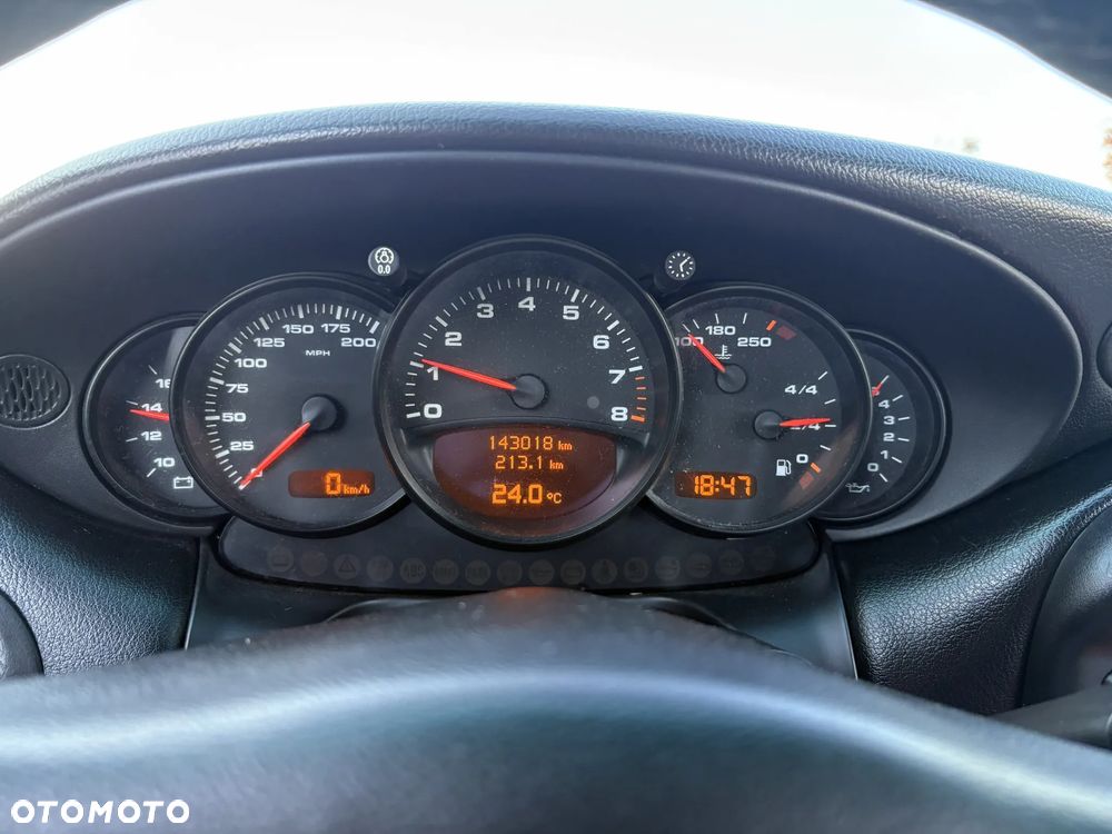 Porsche 911 Carrera 4 - 11