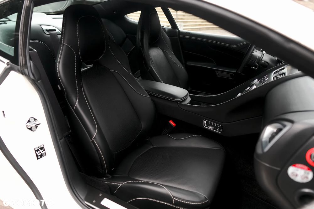 Aston Martin Vanquish - 32