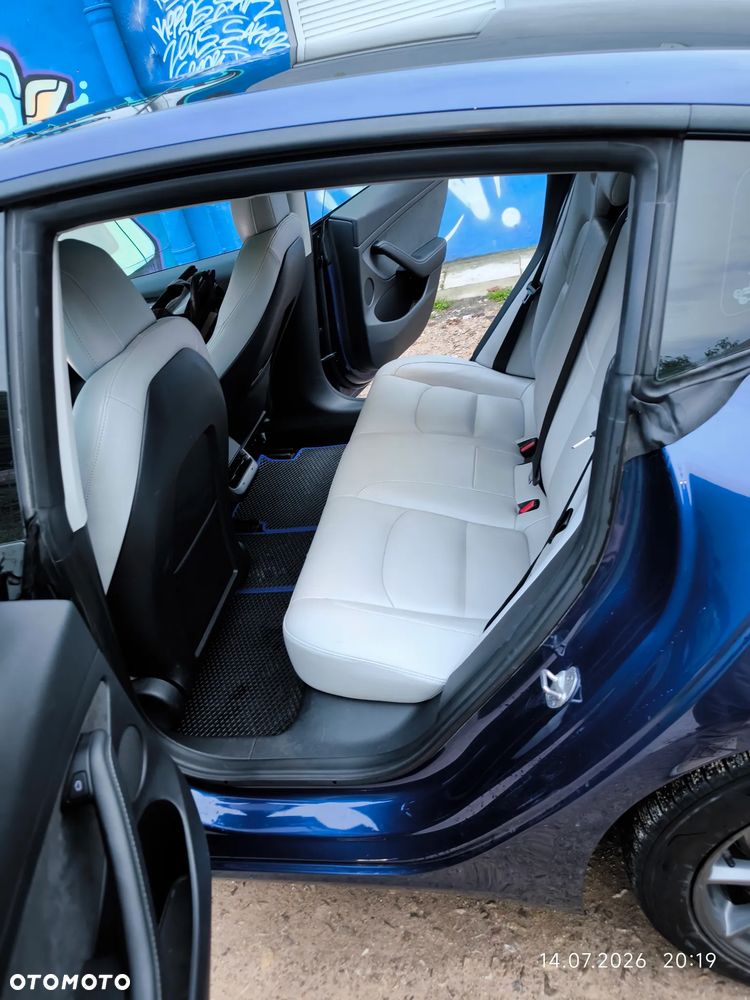Tesla Model 3 - 12