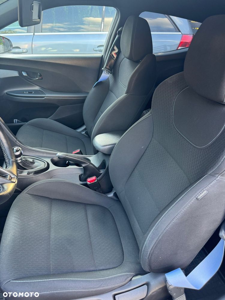 Hyundai Veloster - 15