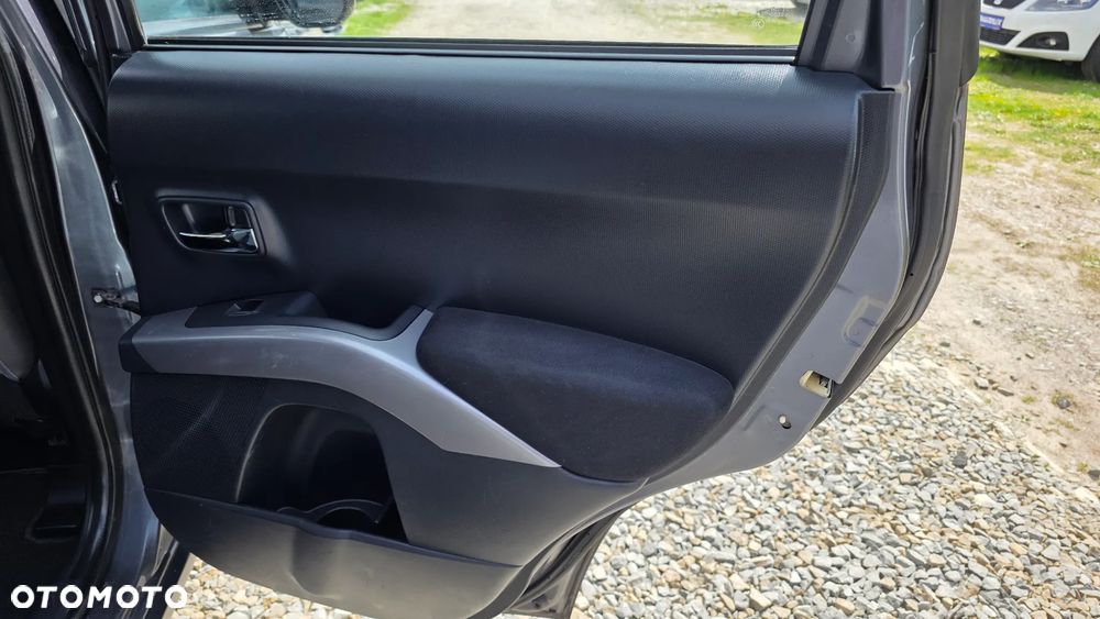 Mitsubishi Outlander 2.0 DI-D 4WD Inform - 22