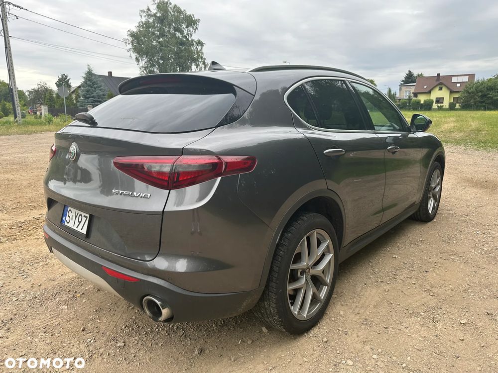 Alfa Romeo Stelvio - 4