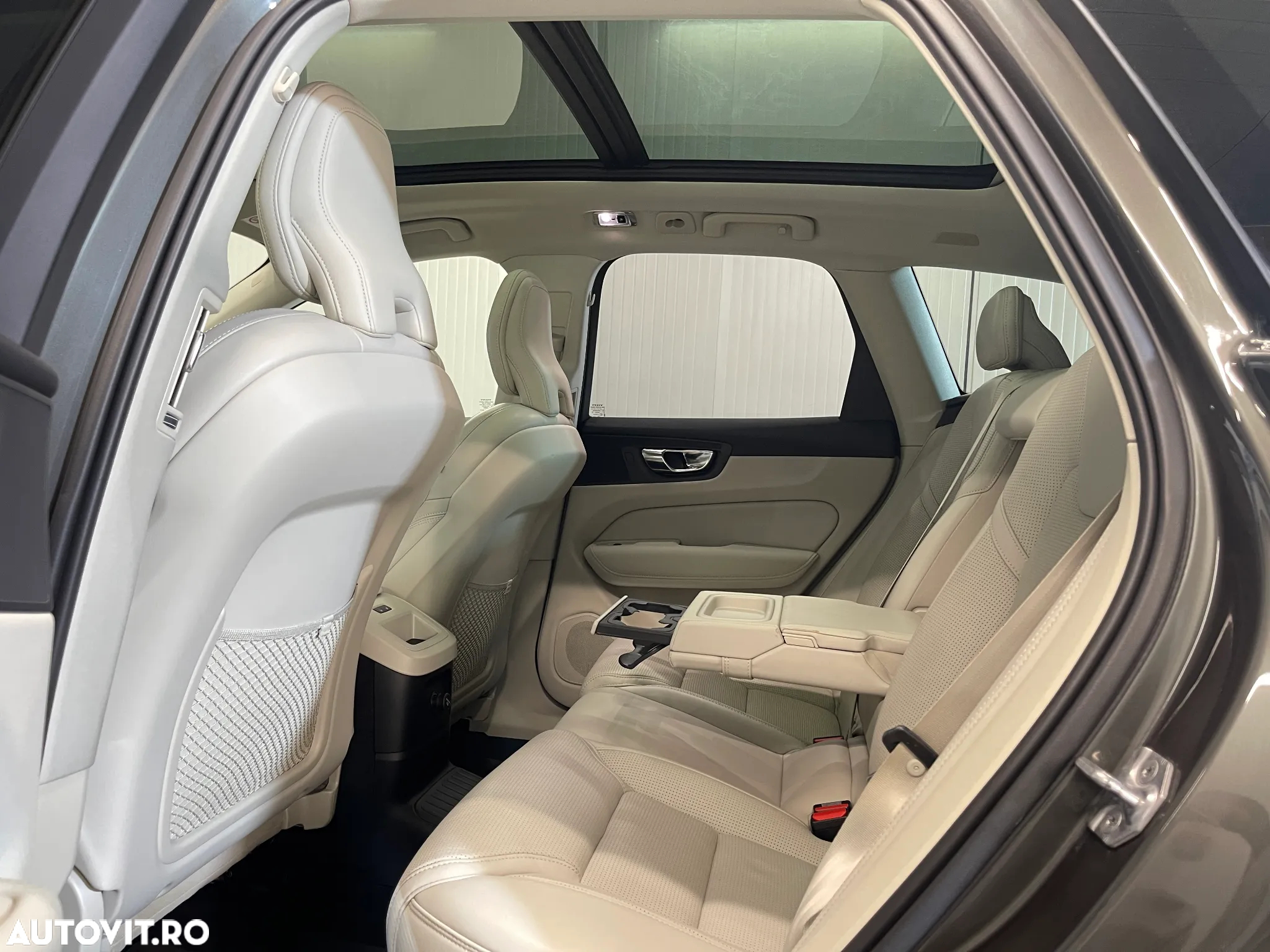 Volvo XC 60 Recharge T8 Twin Engine eAWD Inscription - 12