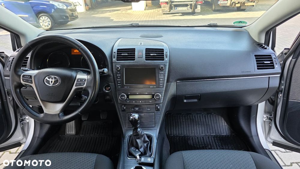 Toyota Avensis 2.0 Executive - 6