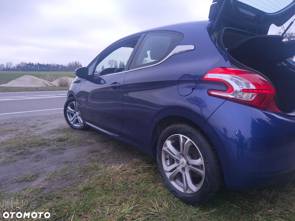 Peugeot 208 - 25