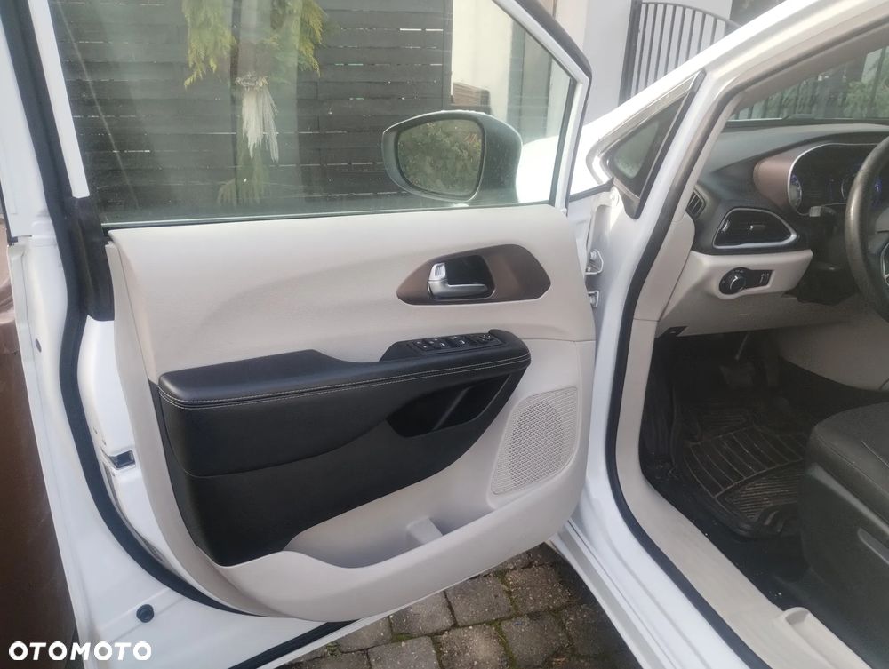 Chrysler Voyager - 16