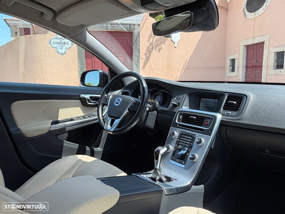 Volvo V60 2.0 D2 Momentum - 7