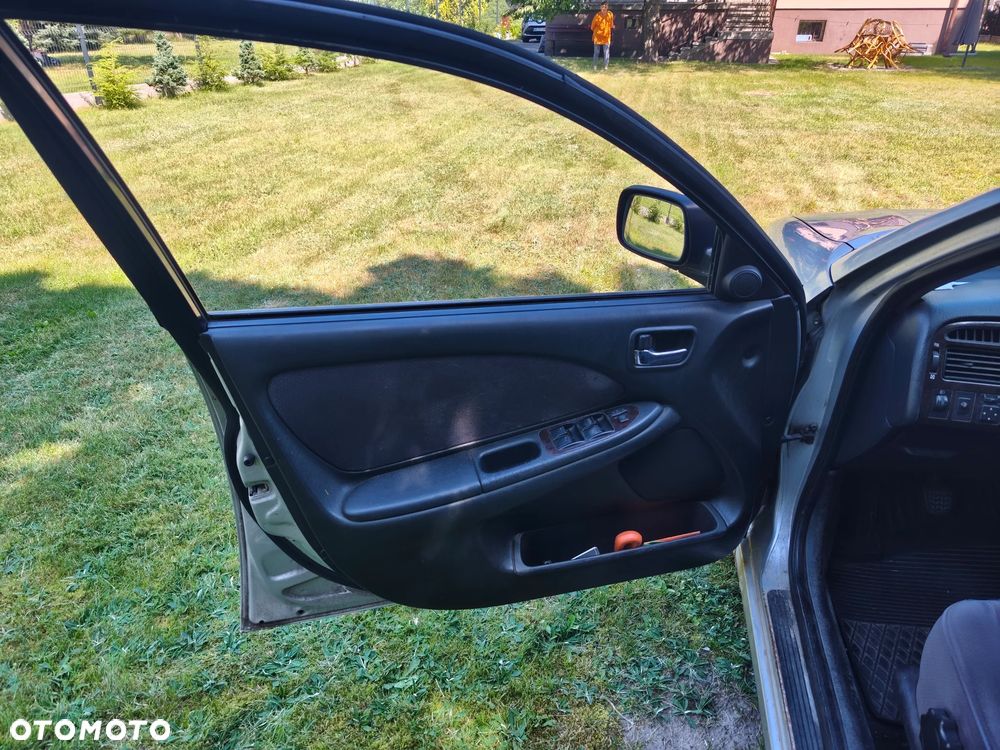 Toyota Avensis 2.0 VVT-i Sol - 14