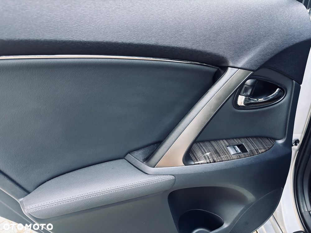 Toyota Avensis 1.8 Sol NAVI - 28