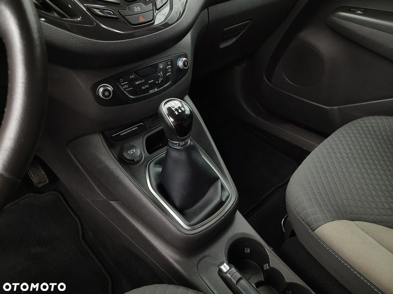 Ford Tourneo Courier - 26