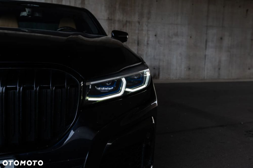 BMW Seria 7 745e sport - 2