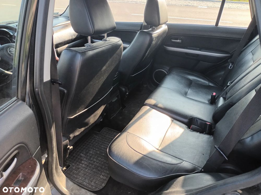 Suzuki Grand Vitara 2.0 - 12