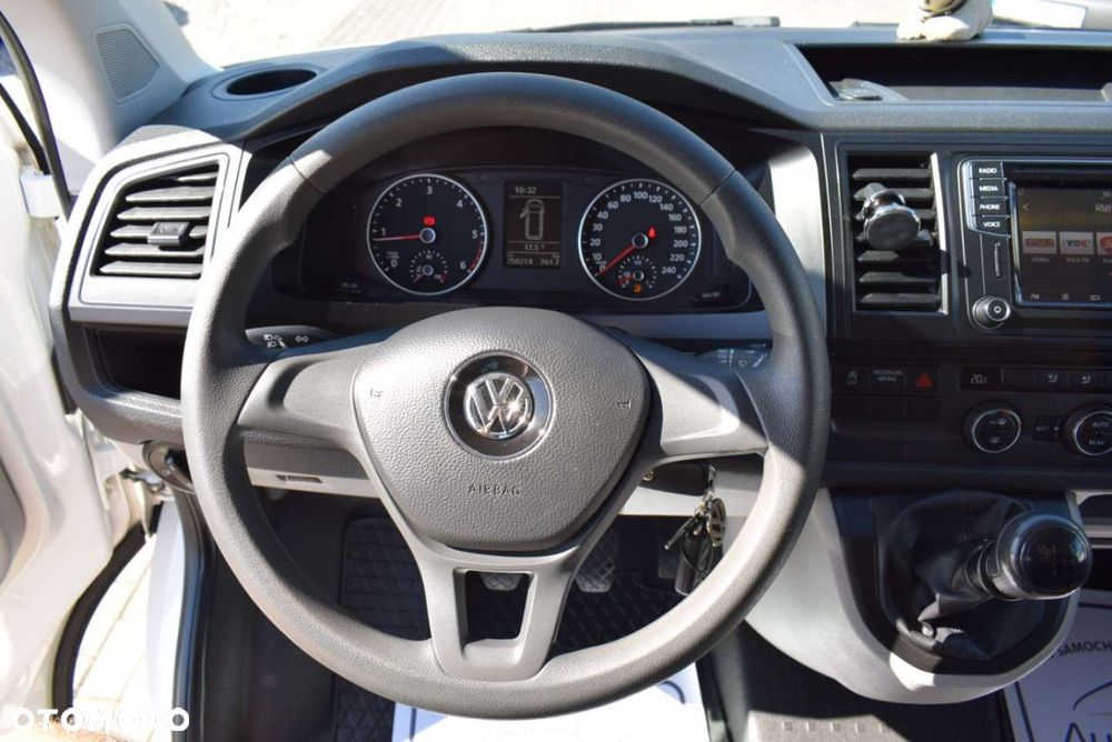 Volkswagen Caravelle - 24