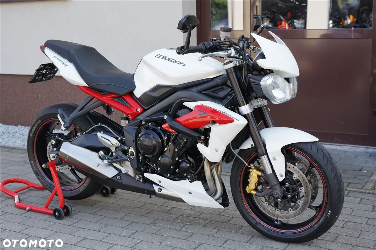 Triumph Street Triple - 1