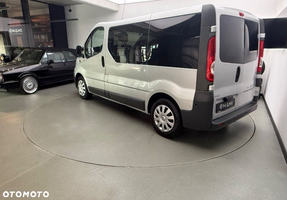 Opel Vivaro - 8