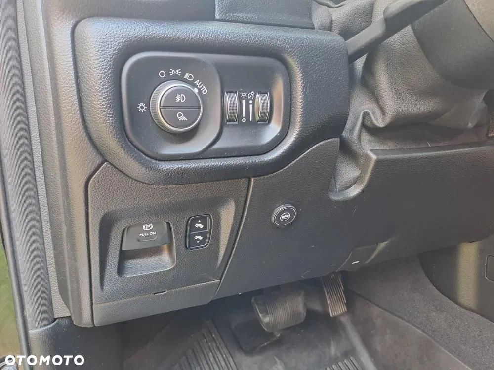 Dodge RAM 5.7 4x4 - 11